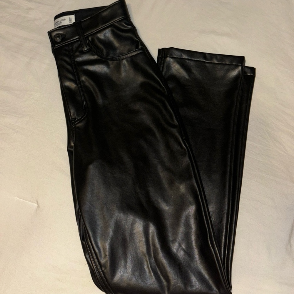 Abercrombie & Fitch 90’s straight ultra high rise leather pants